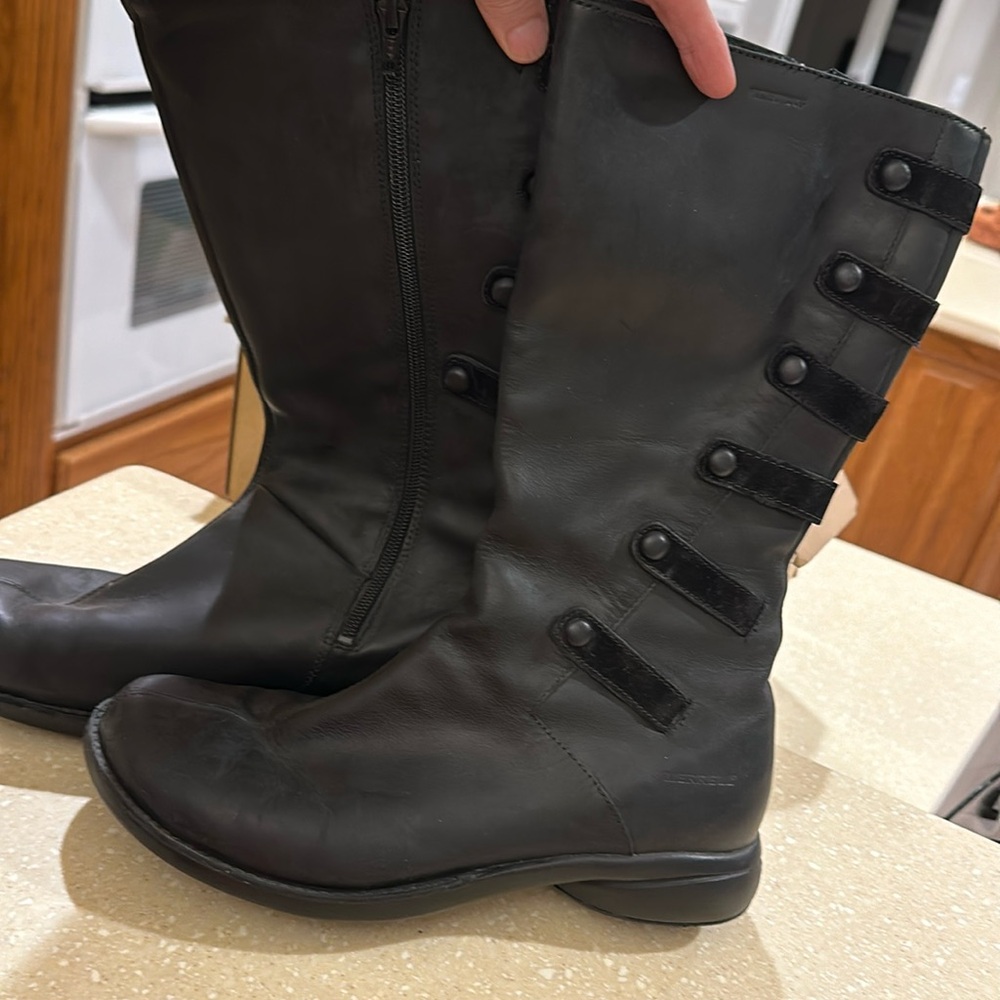 Merrell Women’s size 9.5 Leather Boots